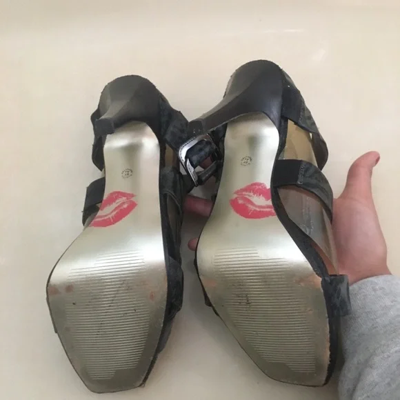 Bisou Bisou animal print heels - Picture 3 of 3